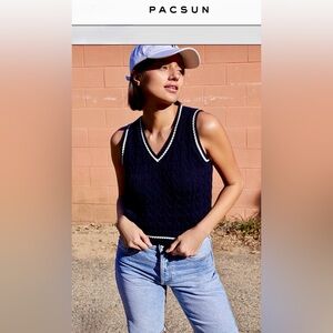 BRANDY MELVILLE Women’s Navy and White Marlena Sweater Vest One Size